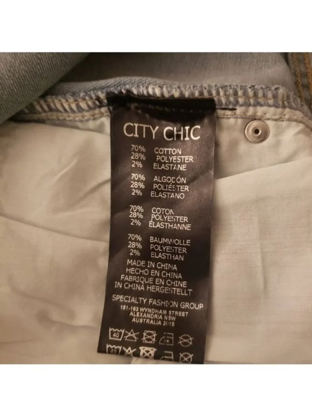 City Chic Denim Pencil Knee Length Skirt Light Wash Fading Pockets Size 22W NWT